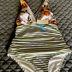 NWT large 1 piece swimsuit CupShe